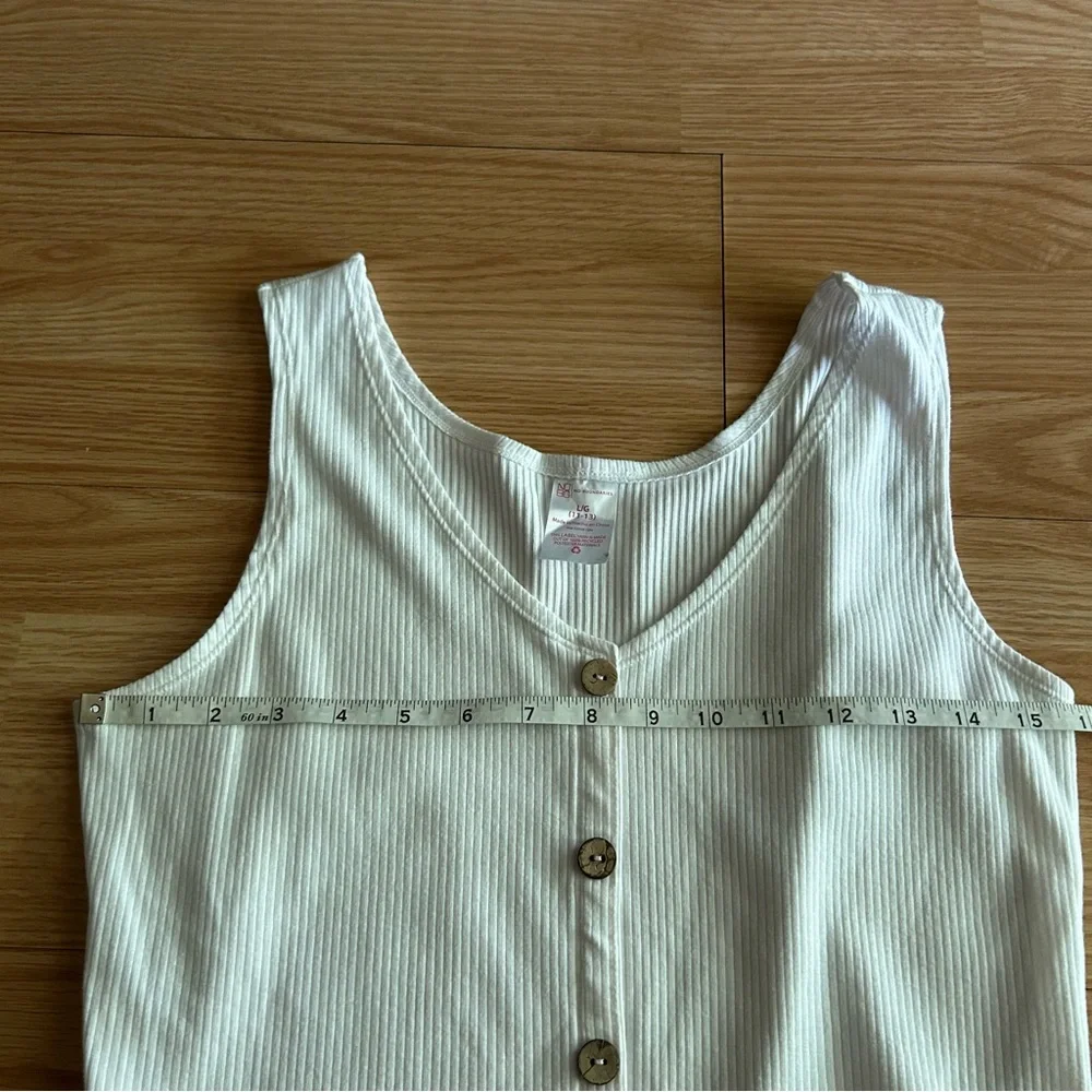 No Boundaries White Ribbed Buttoned Sleeveless Top Large